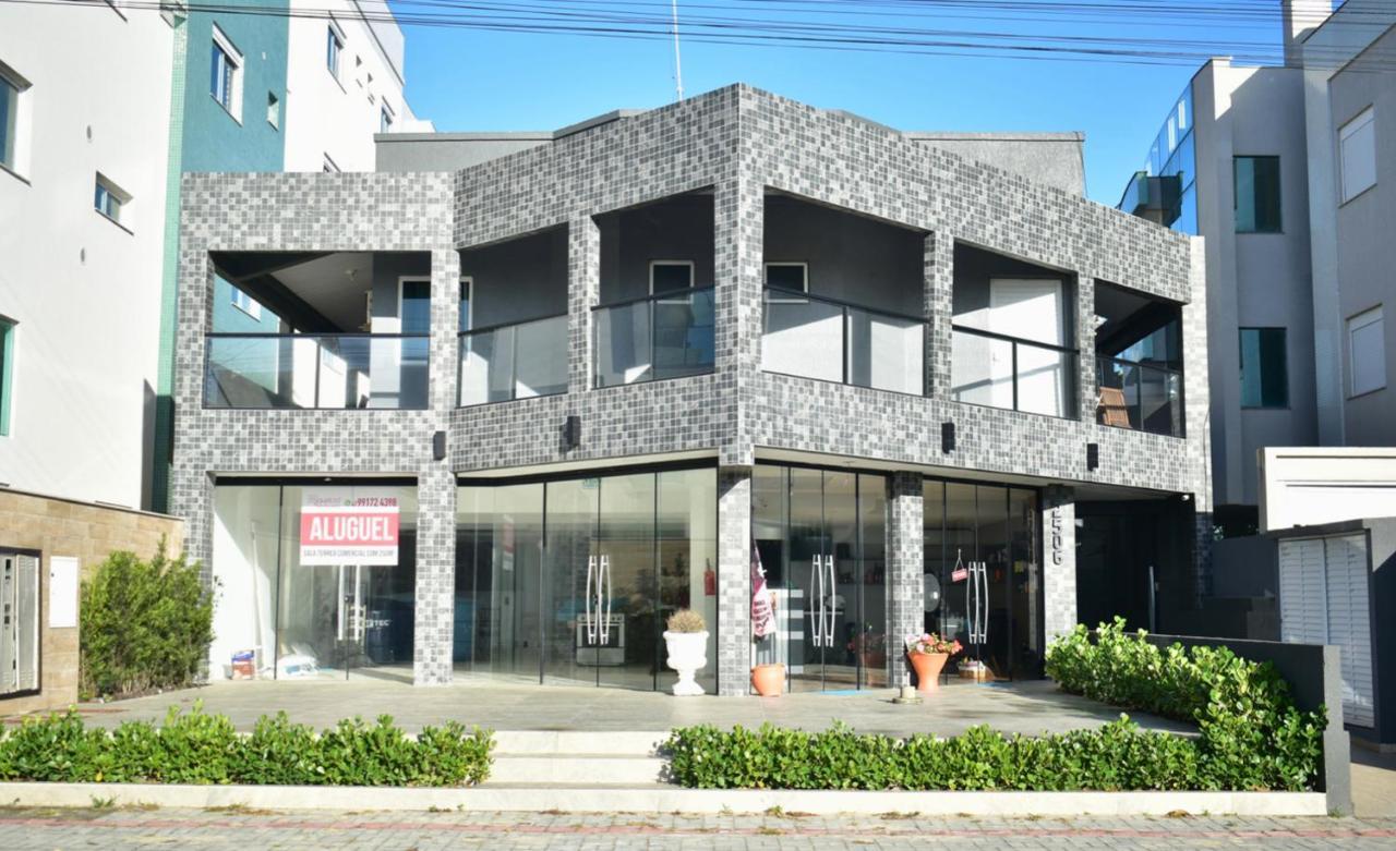 ボンビーニャスResidencial Melfi 3 Ap.1 Frenteアパートメント エクステリア 写真